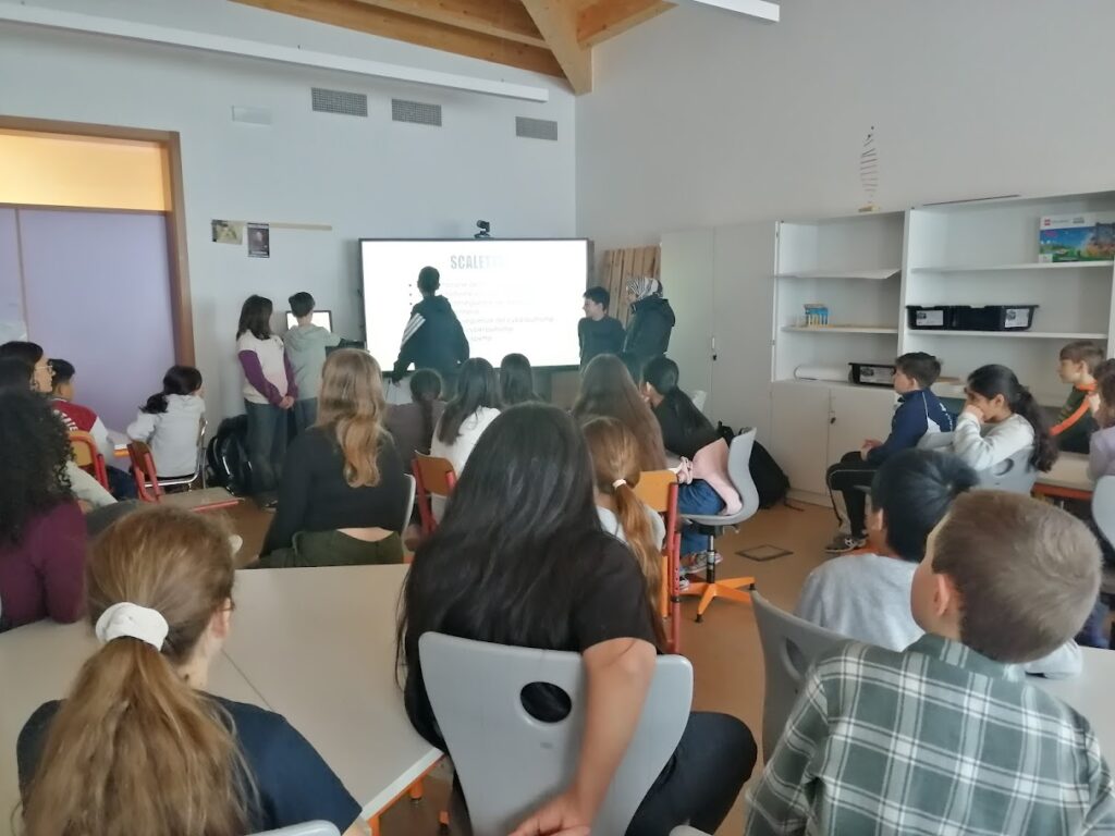 studenti al lavoro per l'antibullismo
